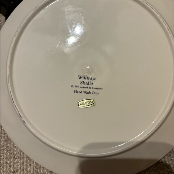 Williraye WW7007 Girl Holding Birdhouse Plate - Picture 2 of 2